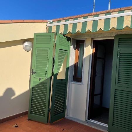 Confortevole Camera Matrimoniale A 500 Mt Dal Mare مارينا دي كارّارا المظهر الخارجي الصورة