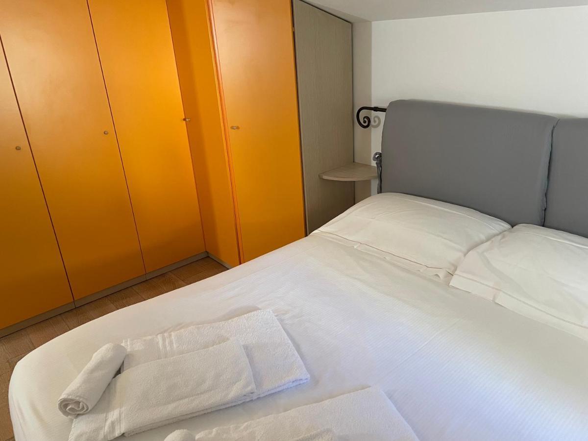 Confortevole Camera Matrimoniale A 500 Mt Dal Mare مارينا دي كارّارا المظهر الخارجي الصورة