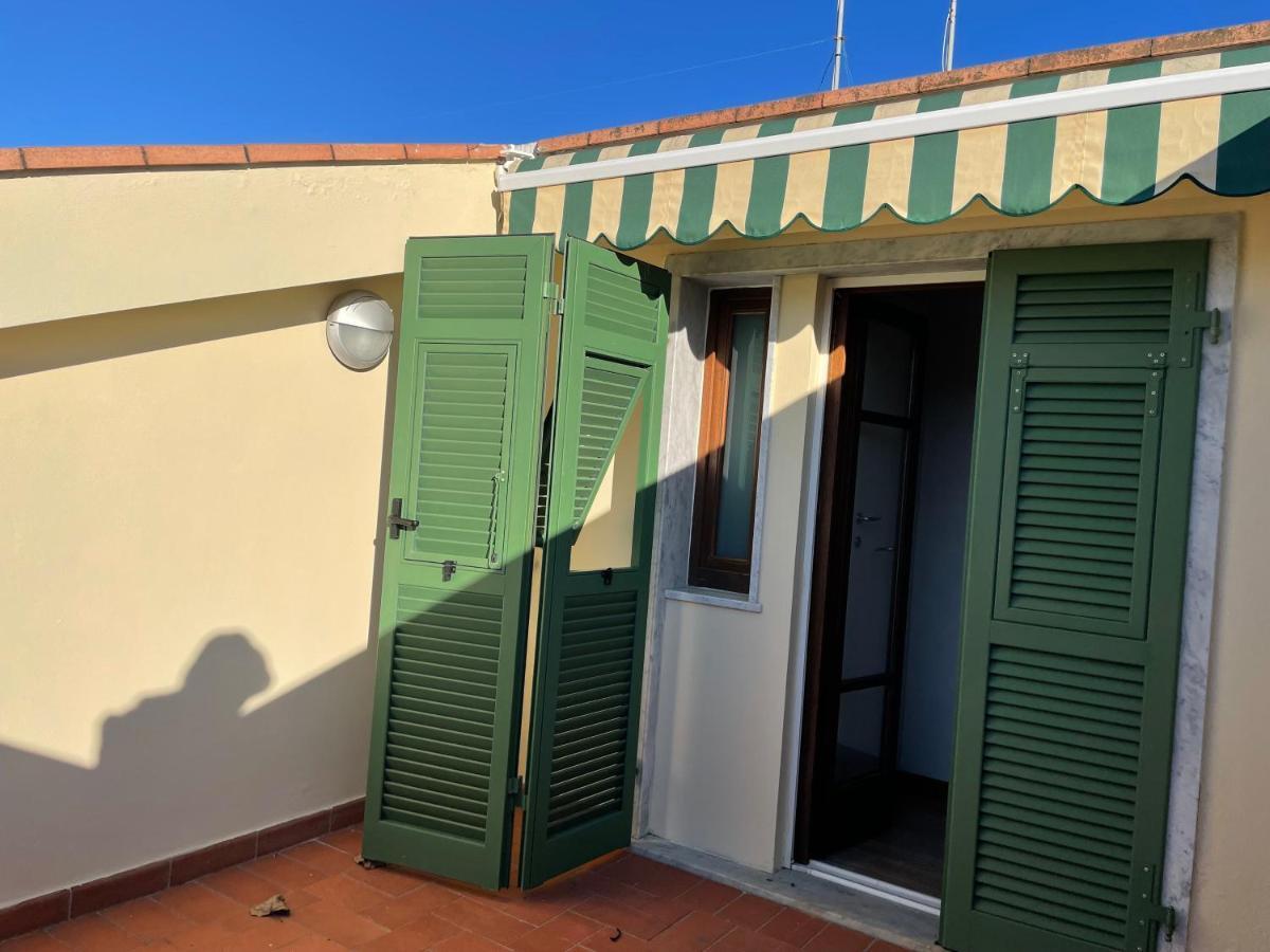 Confortevole Camera Matrimoniale A 500 Mt Dal Mare مارينا دي كارّارا المظهر الخارجي الصورة